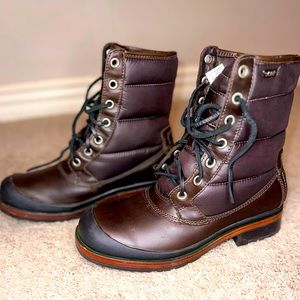 UGG Hamric Snow Boot - US 8 - brown leather.